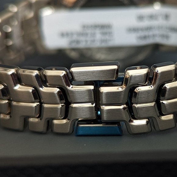 TAG Heuer 32mm Link watch (quartz) - 2 year warranty activated with purchase - Picture 4 of 4